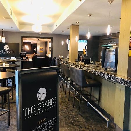 B&B Grand Rockies Resort 2Br 1Pullout 캔모어 외부 사진