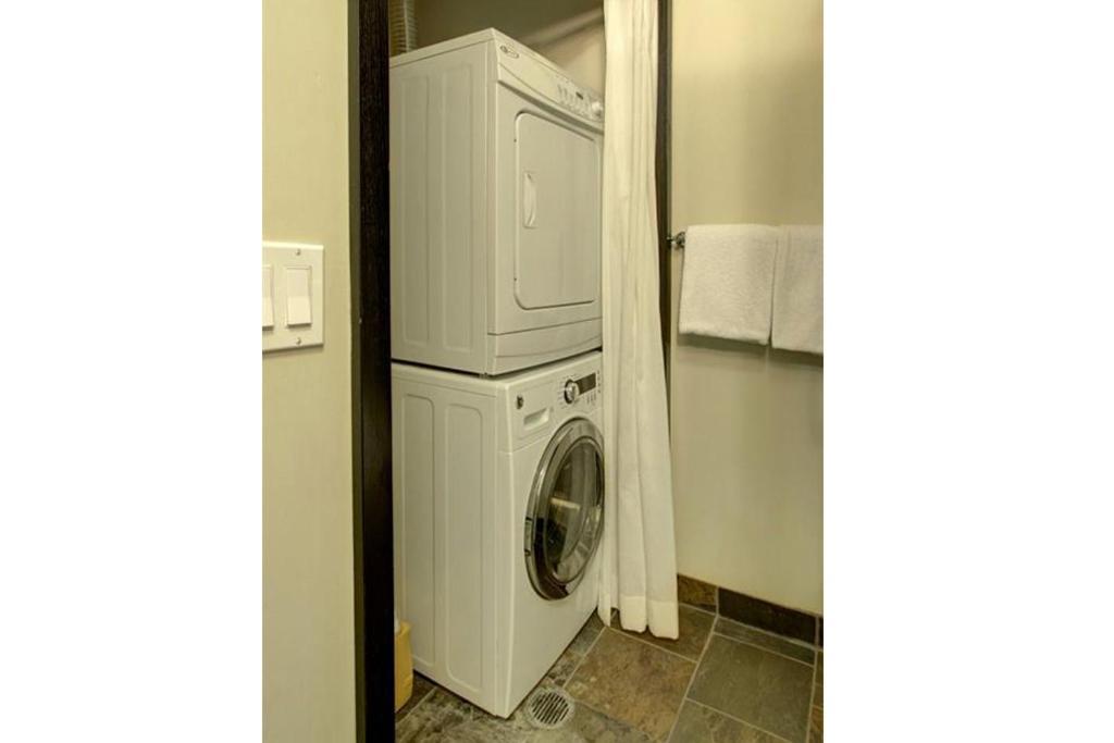 B&B Grand Rockies Resort 2Br 1Pullout 캔모어 외부 사진